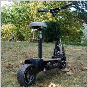 E-Scooter elektrischer Tretroller mit 1500 Watt - 48Volt - 40 km/h - 12 Zoll Reifen E-Scooter elektrischer Tretroller mit 1500 Watt - 48Volt - 40 km/h - 12 Zoll Reifen