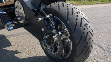 E-Scooter elektrischer Tretroller mit 1500 Watt - 48Volt - 40 km/h - 12 Zoll Reifen E-Scooter elektrischer Tretroller mit 1500 Watt - 48Volt - 40 km/h - 12 Zoll Reifen