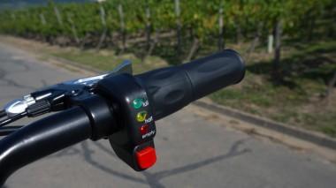 E-Scooter elektrischer Tretroller mit 1500 Watt - 48Volt - 40 km/h - 12 Zoll Reifen E-Scooter elektrischer Tretroller mit 1500 Watt - 48Volt - 40 km/h - 12 Zoll Reifen